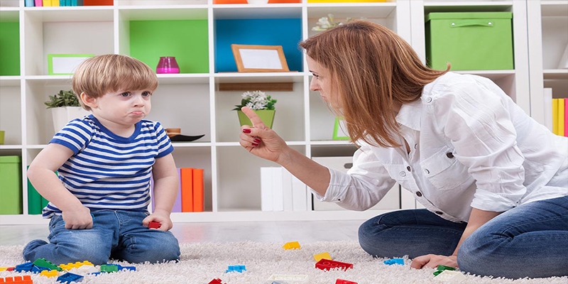 بين السلطة والتسلط